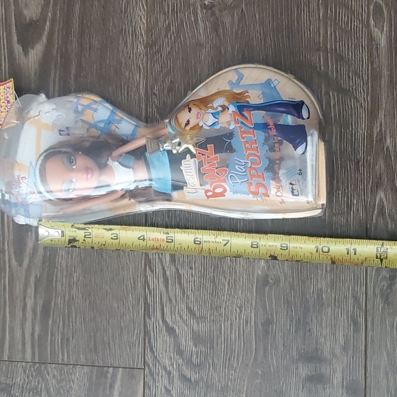 Bratz Play Sportz Fitness Yasmin - NIB Collectible - Picture 8 of 8